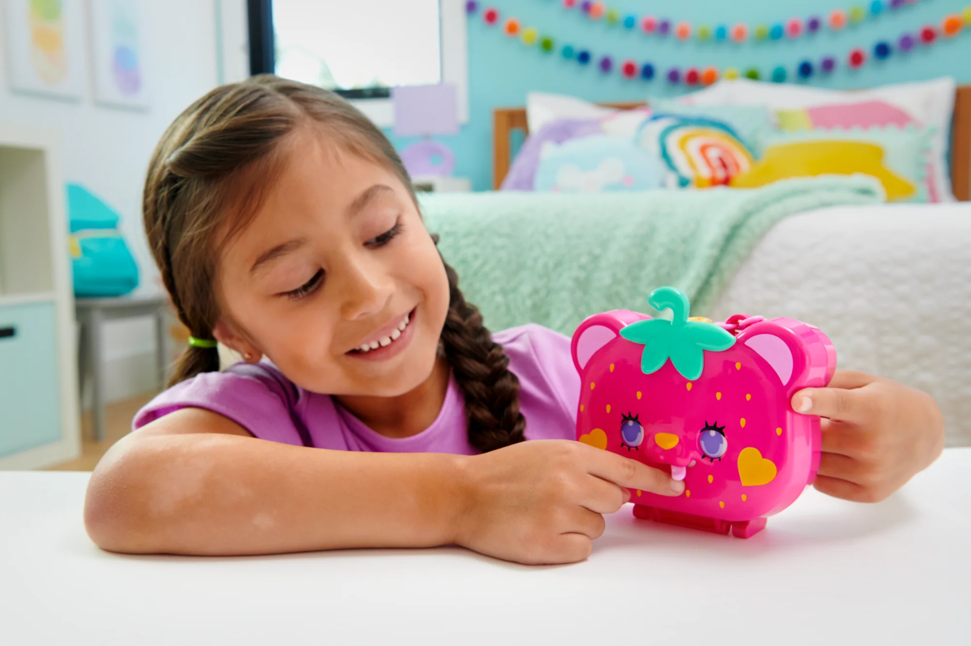 Polly Pocket Dolls And Playset, Travel Toys, Straw-Beary Patch Compact - Image 2