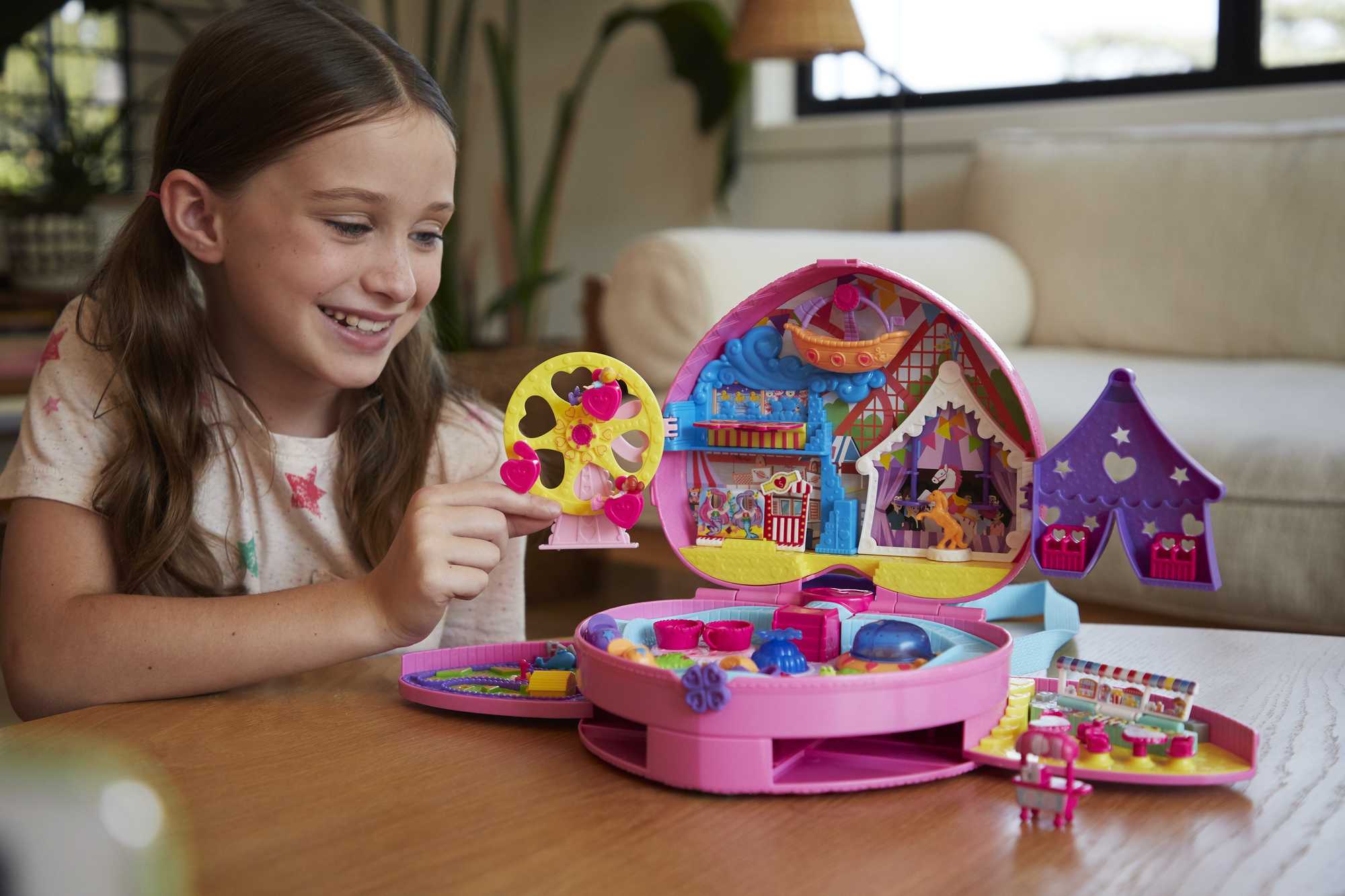 Polly Pocket Tiny Is Mighty Theme Park Backpack Compact - Image 2