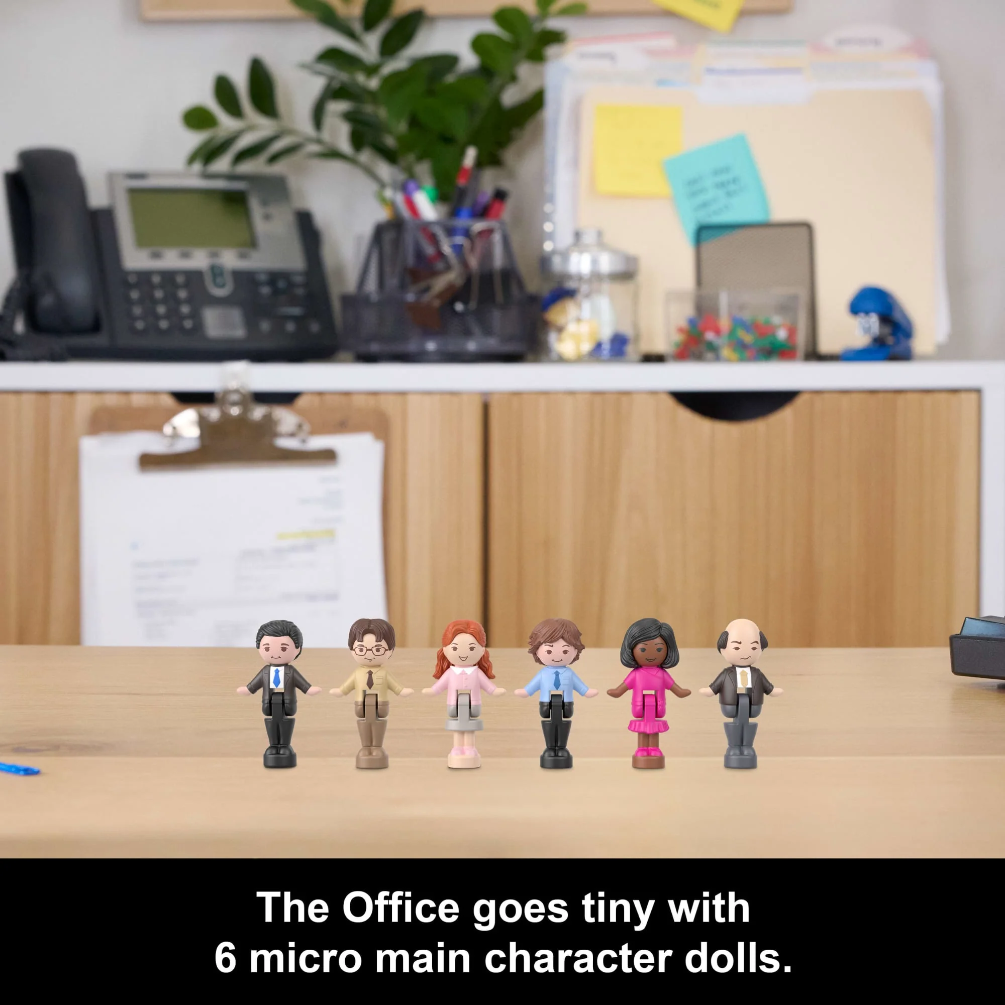 Polly Pocket X The Office Best Boss Mug Compact, Dunder Mifflin Character Set Collectible Toy - Image 3