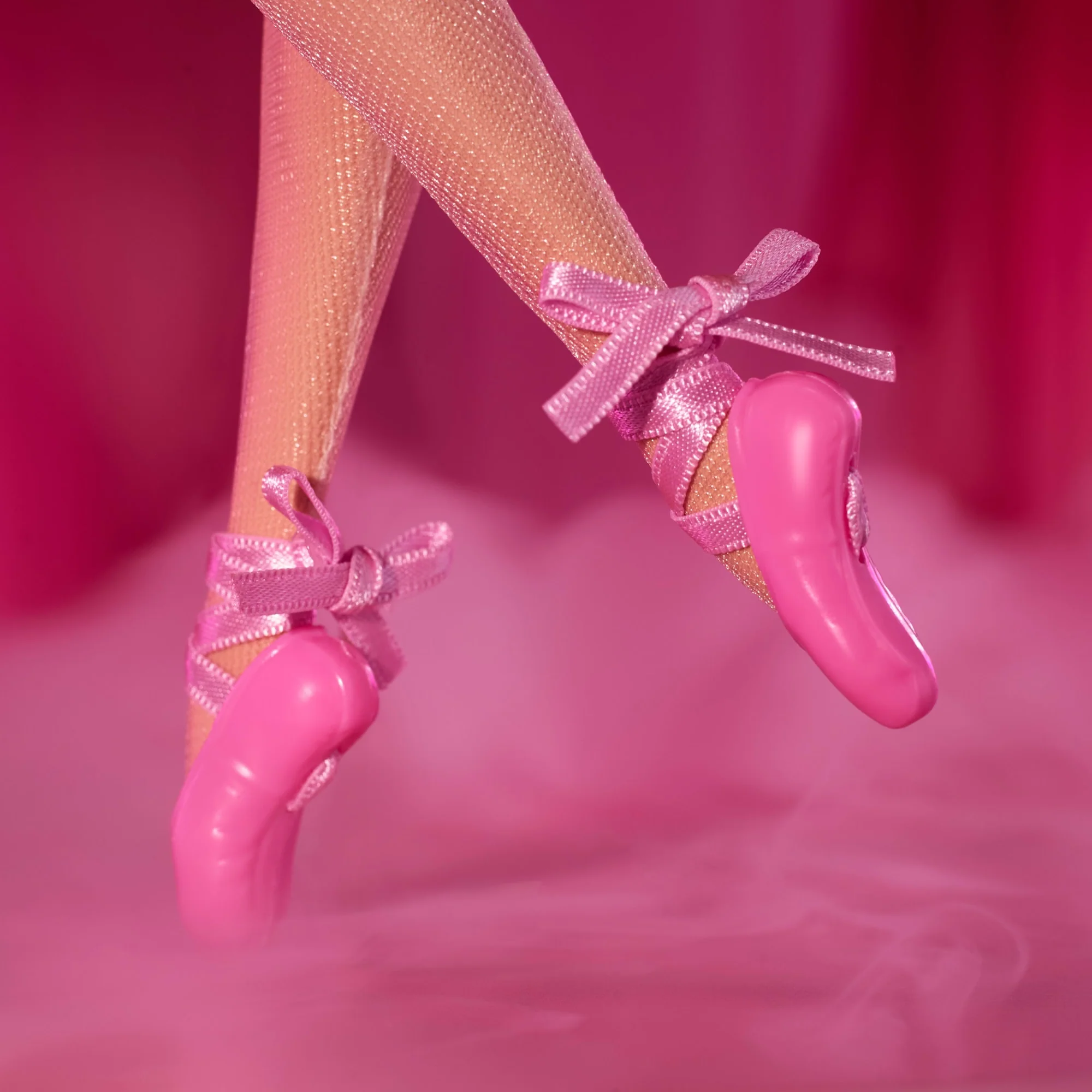 Satenimsi Pembe Tütüsüyle Koleksiyona Uygun Barbie Signature Balerin Bebek - Image 5