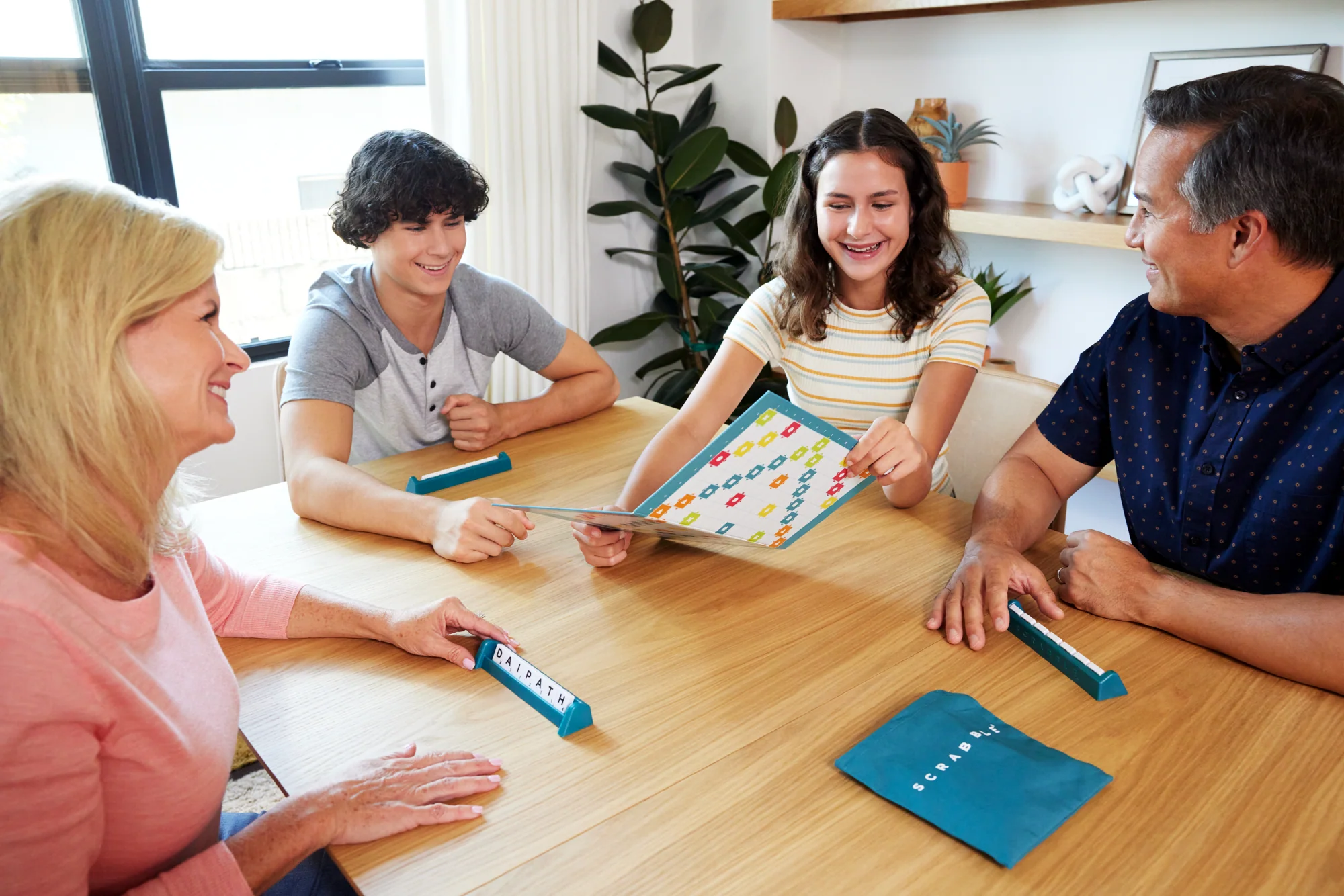 Mattel Games - Scrabble Classique 2 En 1 Avec Plateau Réversible - Jeu De Société - 8 Ans Et + - Image 2