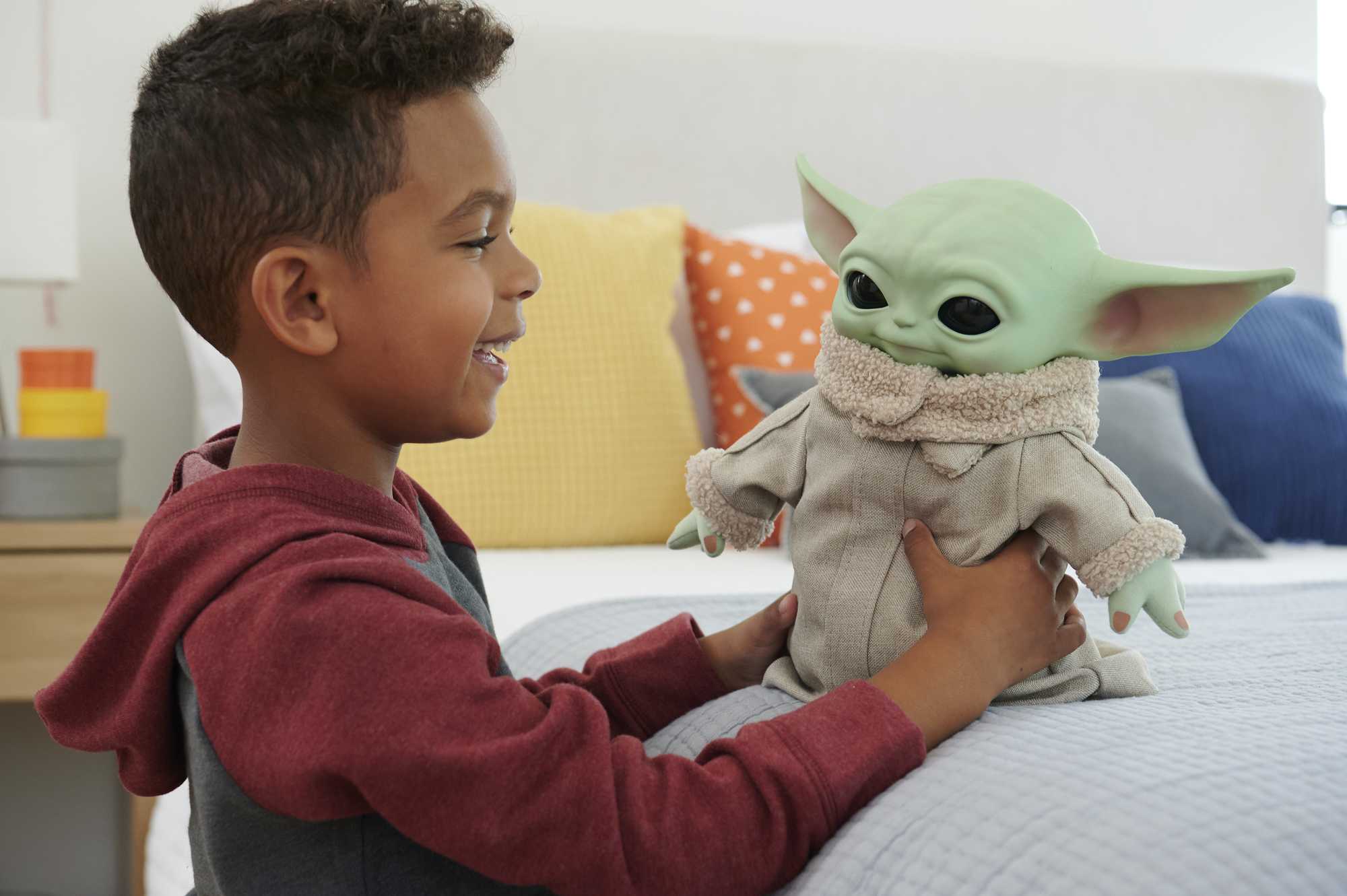 Star Wars Squeeze & Blink Grogu Feature Plush - Image 2