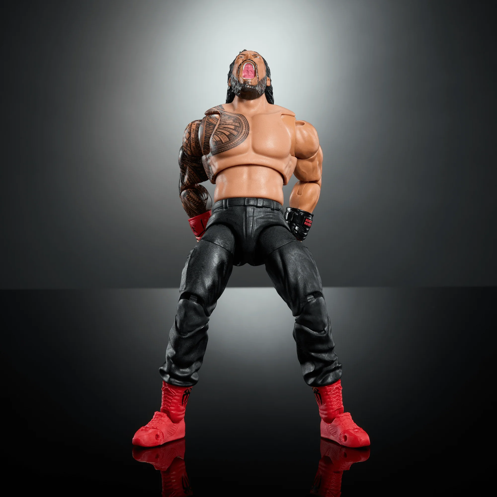 WWE Ultimate Edition Roman Reigns Action Figure & Accessories Set, 6-Inch Collectible, 30 Articulation Points - Image 3