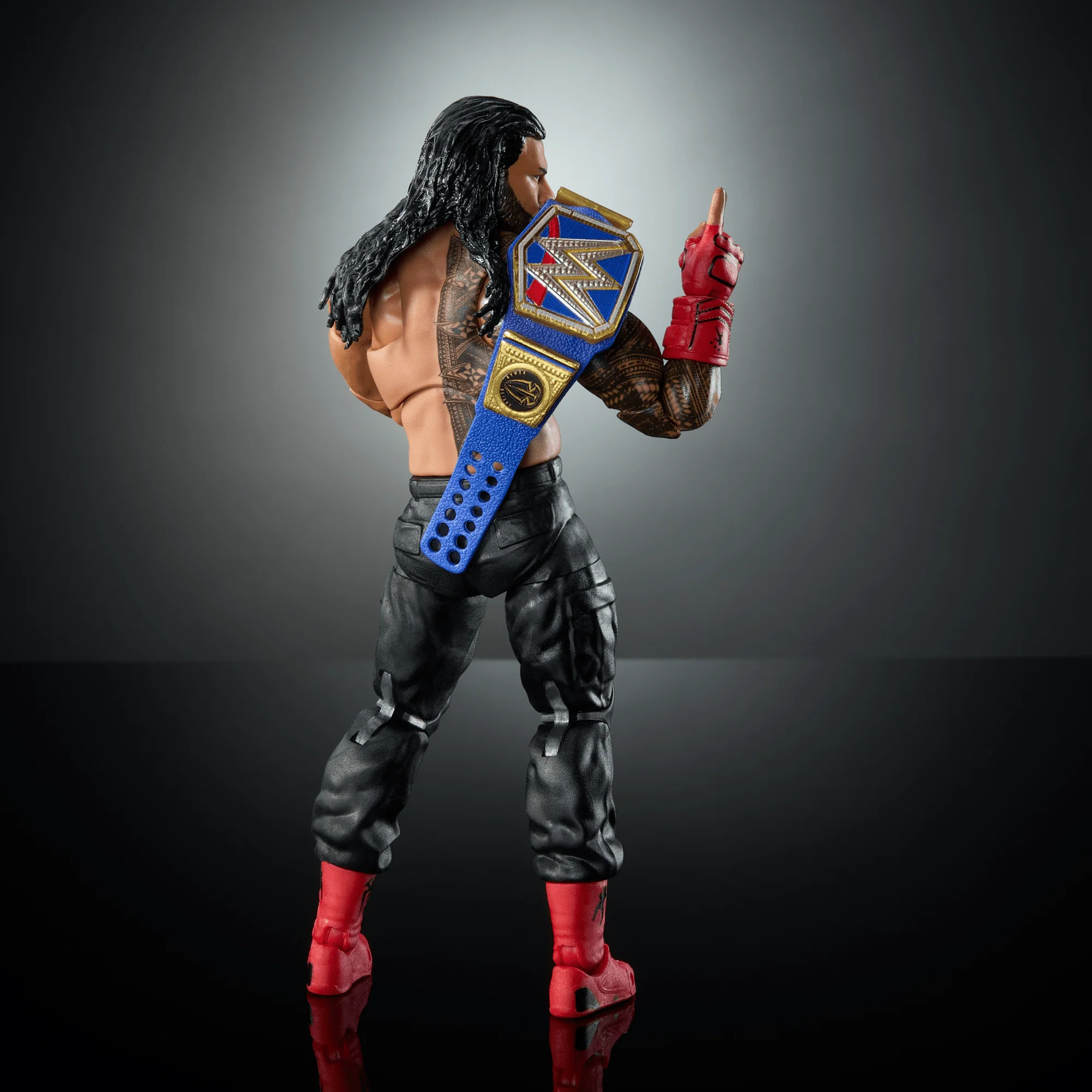 WWE Ultimate Edition Roman Reigns Action Figure & Accessories Set, 6-Inch Collectible, 30 Articulation Points - Image 4